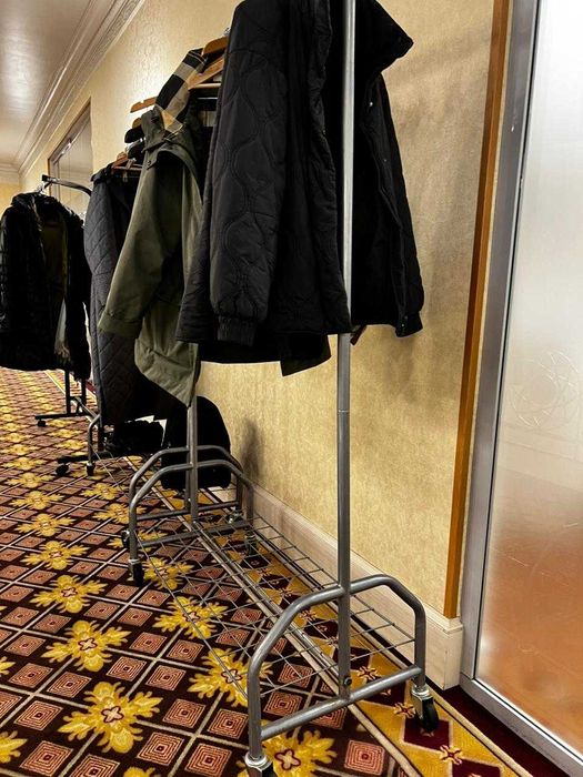 продамвешалку металлическую