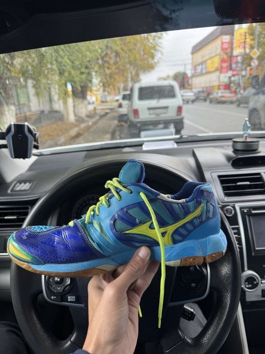 Mizuno кроссовка. Оригинал