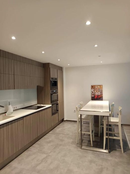 Дава се под наем Тристаен апартамент в София, Оборище - 90 кв.м за 900 € - Снимка #1