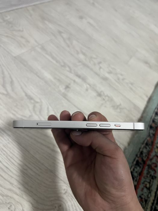 Айфон 13 белый.