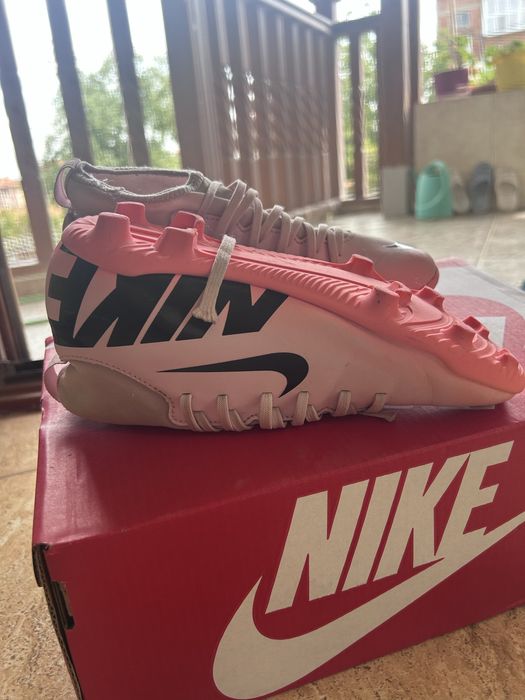 Детски бутонки за футбол Nike