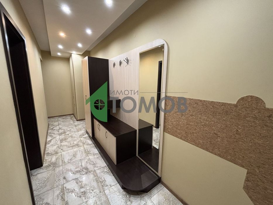 Просторен тристаен апартамент в кв. Билла 1