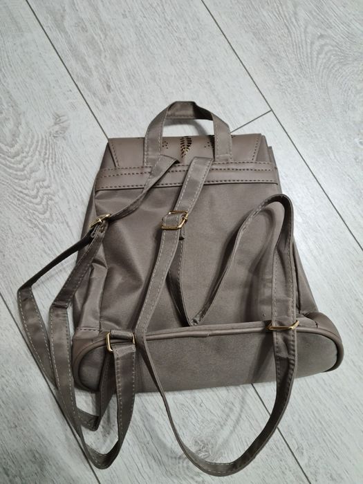 Vând rucsac + portofel