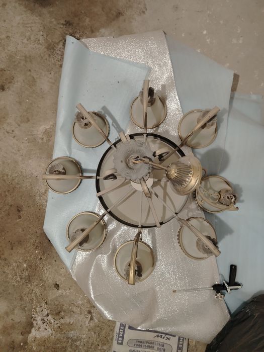Продаётся люстра