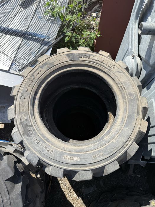 Гуми за мотокари и багери