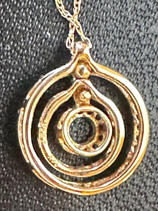 Set lantisor cu pandativ si cercei din aur si diamante