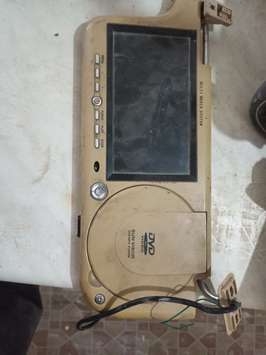 Dvd video sun visor