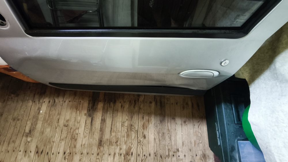 Продам дверь переднюю левую на Ларгус