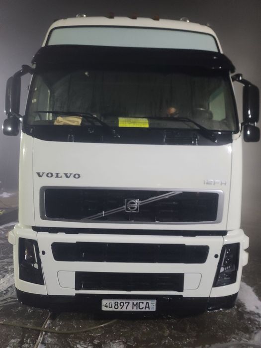 VOLVO Паравоз + прицеп — Сотилади