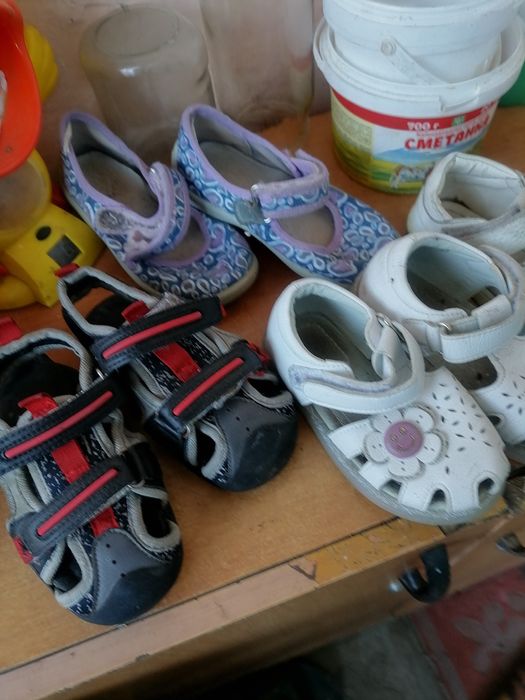 Отдам детскую обувь недорого