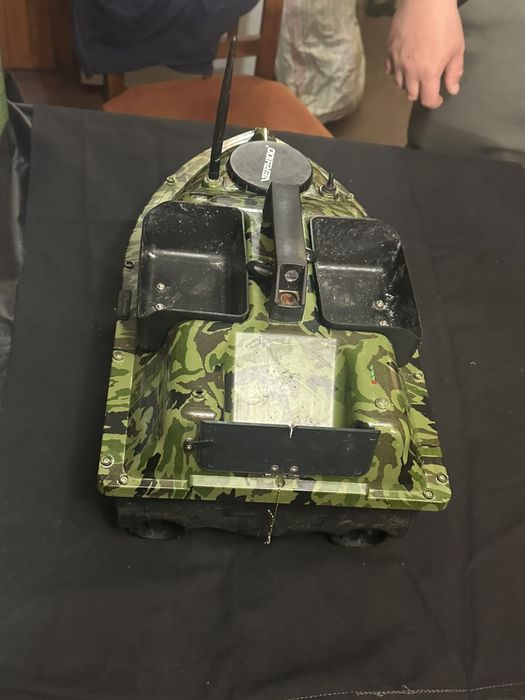 Лодка за захранка