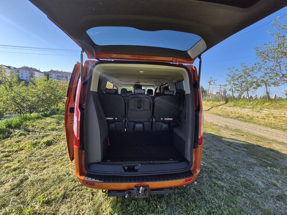 Inchiriez microbuz Ford Tourneo  2022 automat, 8 locuri
