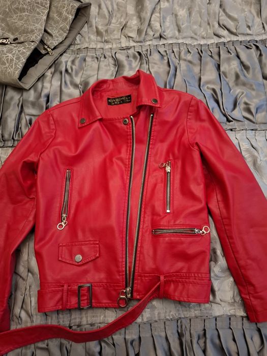 Продаю куртку косуху для девочки