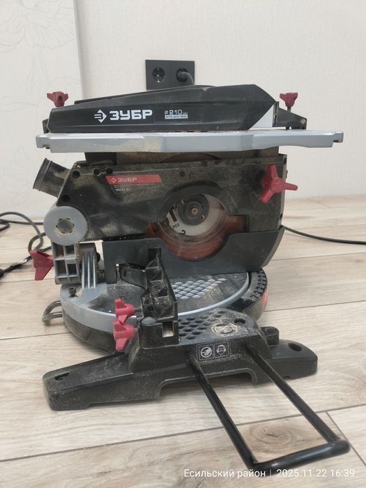 Продам торцовку Зубр