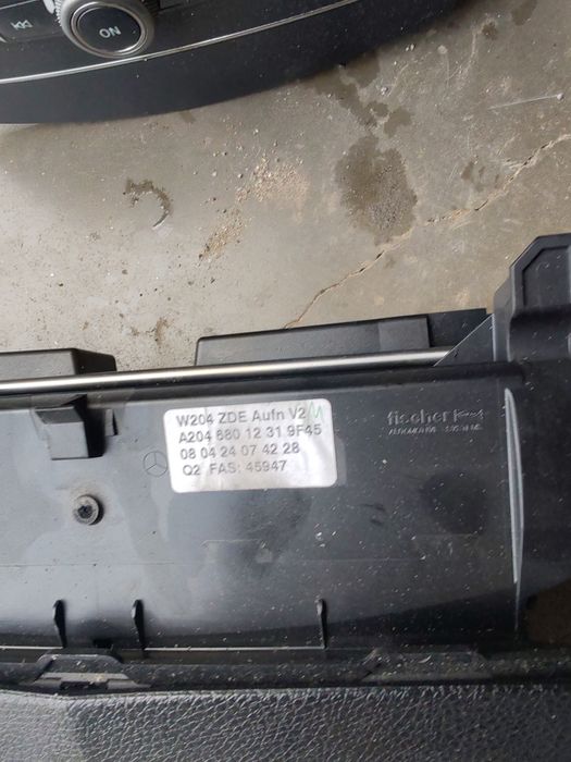 Navigați mica w204 radio cd Mercedes c class 250lei