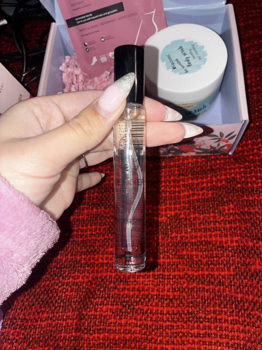 Продавам козметика