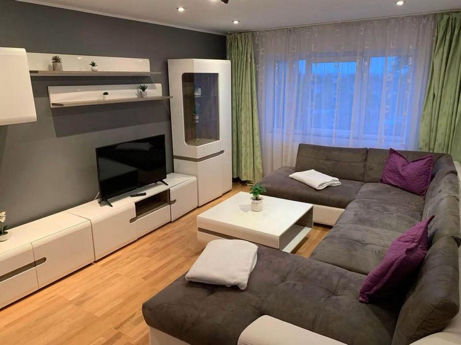 Închiriez apartament cu 3 camere