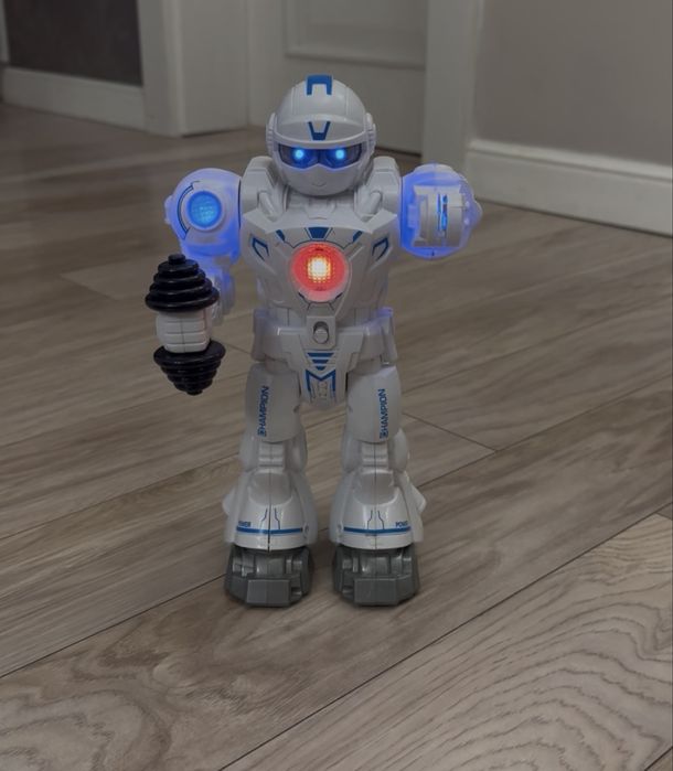 Robot cu sunete si lumini