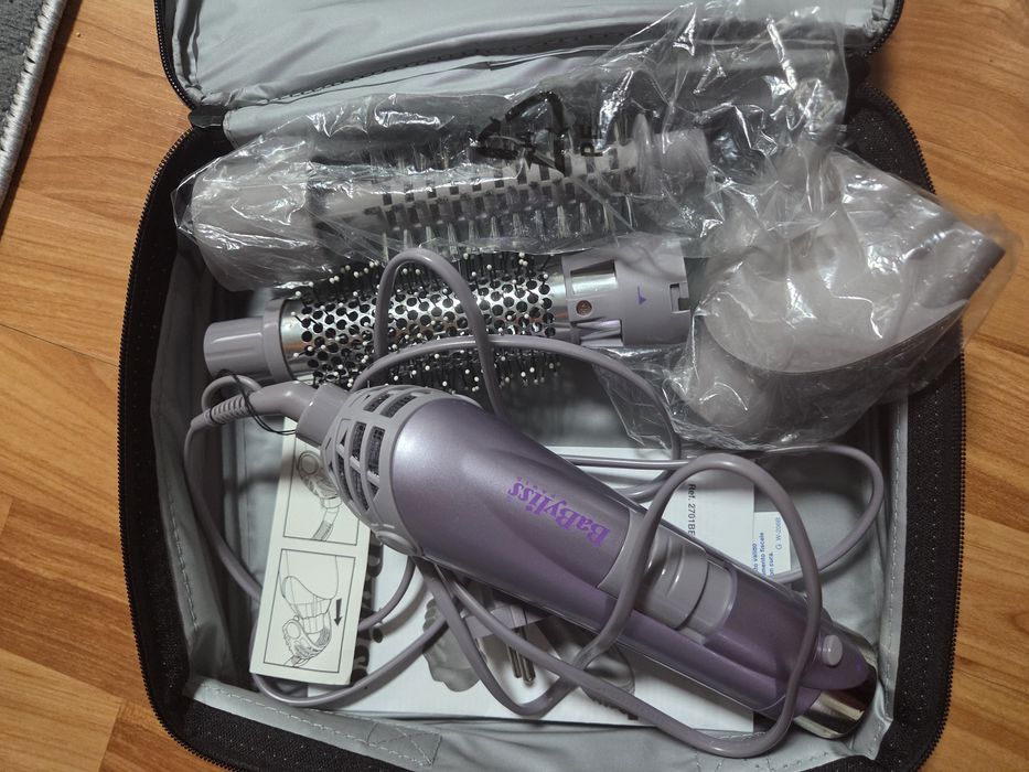Perie BaByliss 2701BE, cu o putere de 1000W