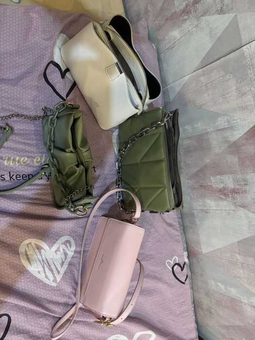 Женские сумочки четыре штуки