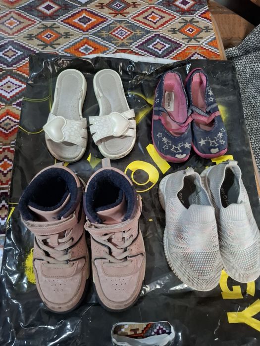 Продам детскую обувь