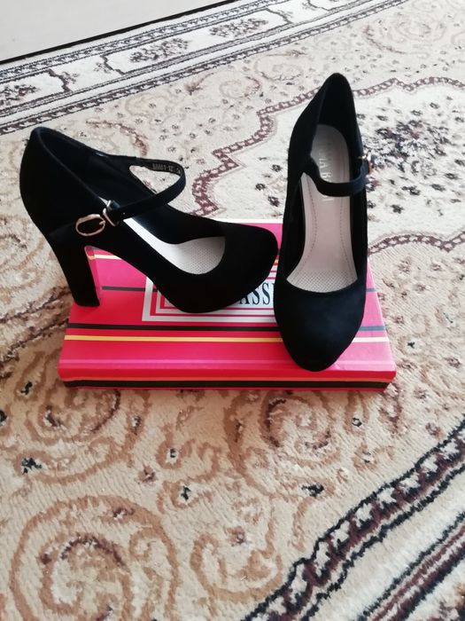 Туфли замшевые продаются