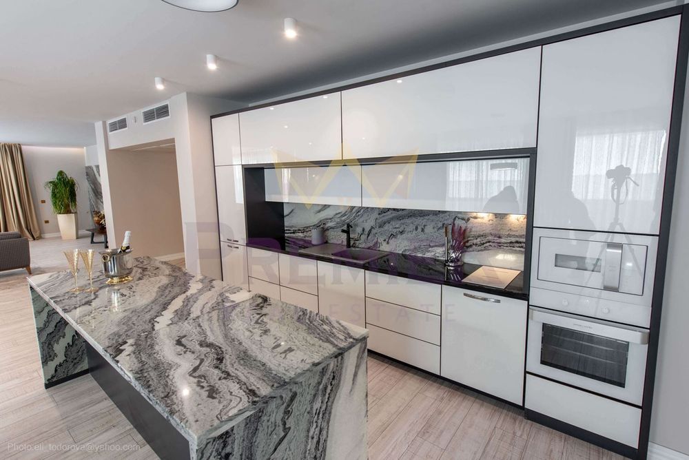 Продава се Двустаен апартамент в к.к. Слънчев ден - 156 кв.м за 2747 €/кв.м - Снимка #3