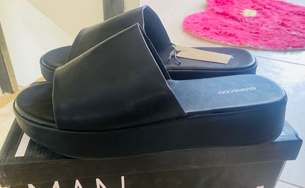 Нови дамски чехли 43 номер