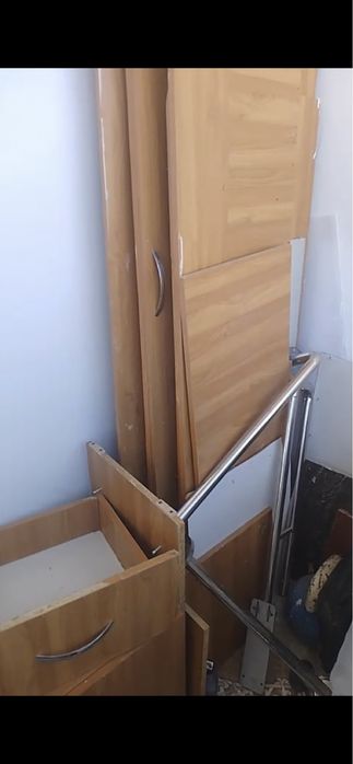 Отдам даром шкаф в прихожую