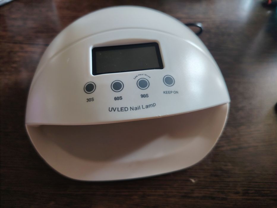 Lampa UV pentru unghii