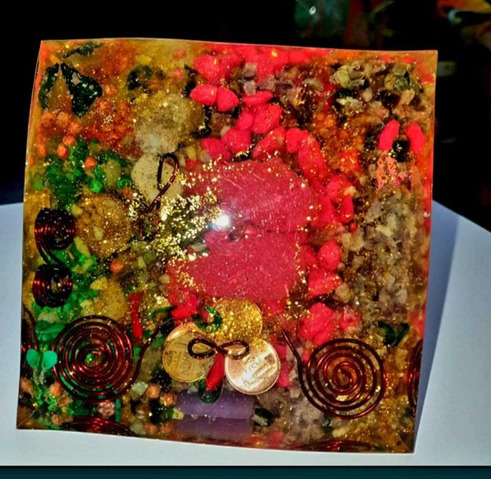 Piramida 3 mere roșii, 15 cm x 14cm , orgon handmade
