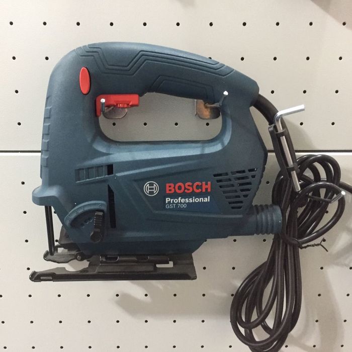 Скидкаа!! Лобзиковая пила (лобзик) Bosch GST 700 Professional