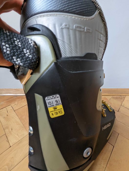 Ски оборудване- обувки, ски с автомати, щеки, каска + зимни кънки