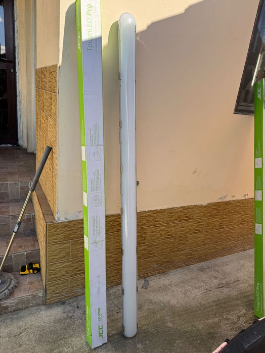 Becuri hala led 180 cm