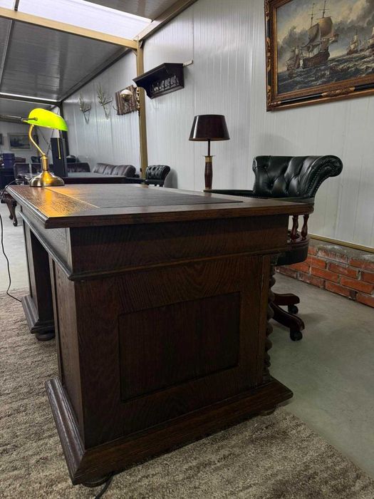 Класическо английско масивно бюро