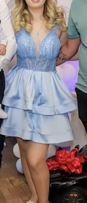 Продавам рокля шита по поръчка. Отговаря на размер С/М