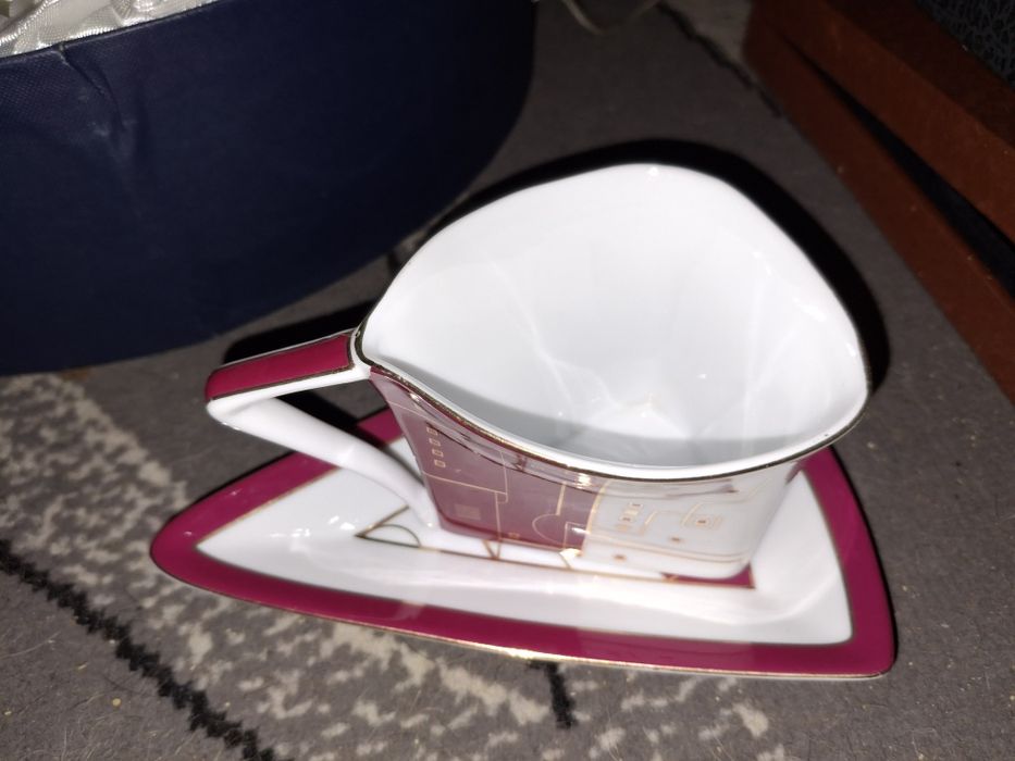 Продам набор из 12предметов и вазу