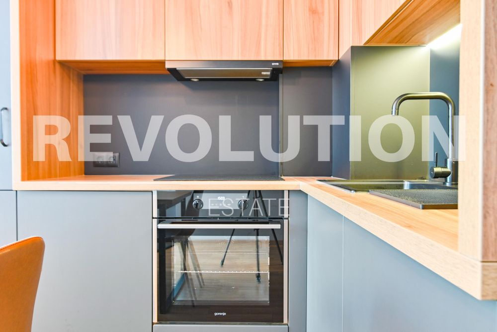 Дава се под наем Двустаен апартамент в София, Център - 52 кв.м за 700 € - Снимка #1