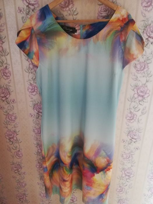 Продам платье, очень красивое, нарядное, одевала один раз