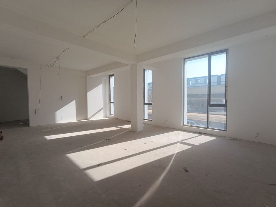 Продаются 2 здания Сергели, вдоль дороги, метро