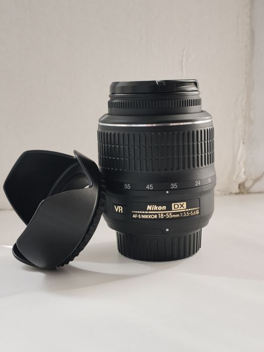 Объектив Nikon AF-S DX Nikkor 18-55mm f/3.5-5.6G VR