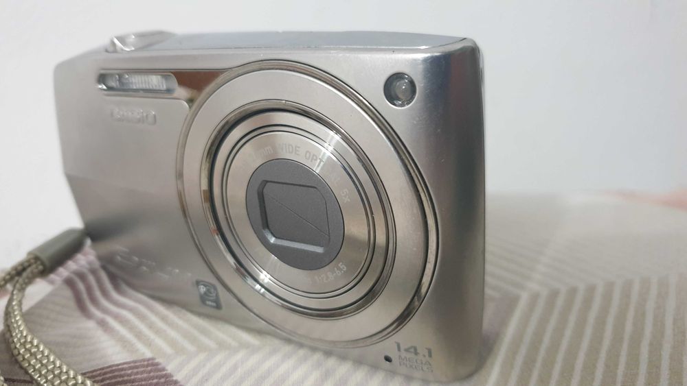 Casio EXILIM EX-Z2000 Digital Camera - 14.1 MPx
