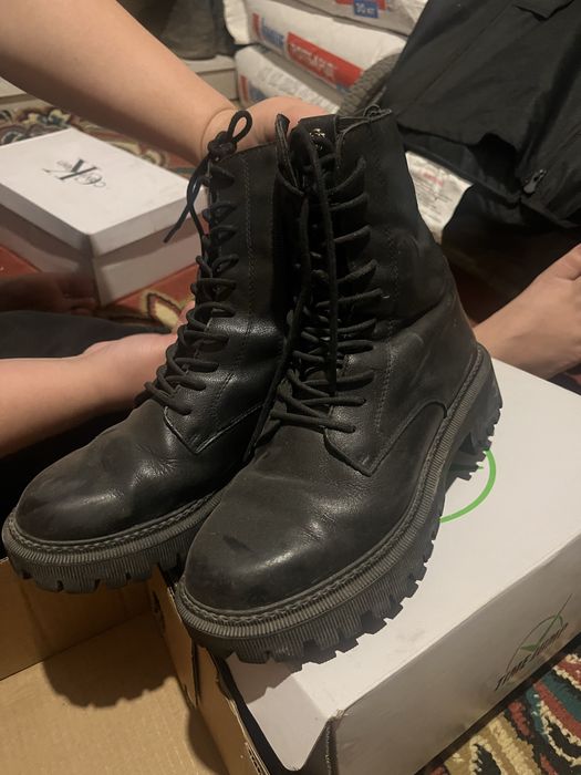 Етік 1 рет қана киілген