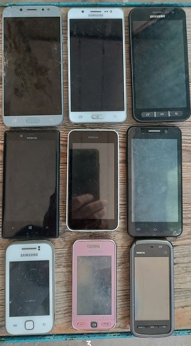 Ретро телефони  с копчета и тъч скрийн