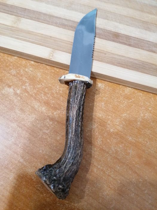 Cuțit de vânătoare vintage, mâner din corn de cerb.