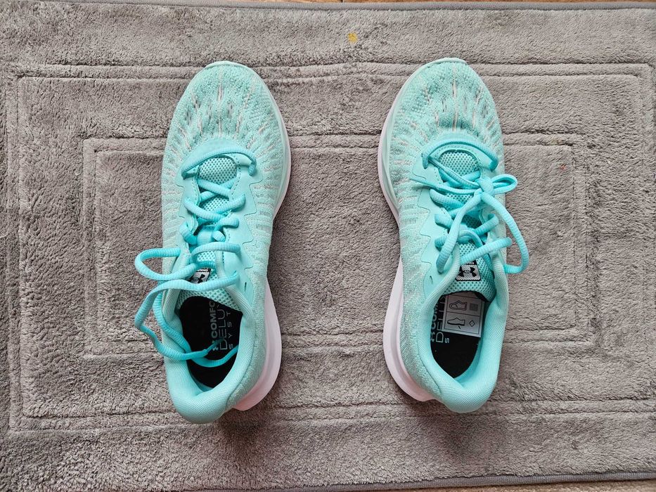 Дамски UNDER ARMOUR Чисто нови 24см