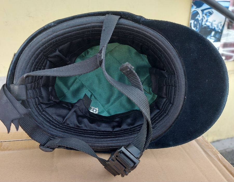 Детска Тока черно кадифе