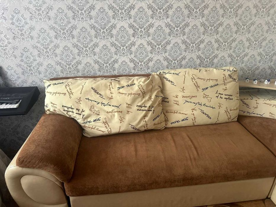 Продается угловой диван+ кресло