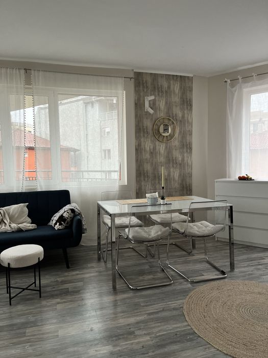 Дава се под наем Тристаен апартамент в Бургас, Сарафово - 100 кв.м за 578.34 € - Снимка #1