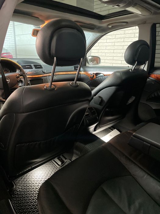 Mercedes-Benz W211 5.0 V8